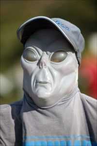 alien-mannequin-exhibit
